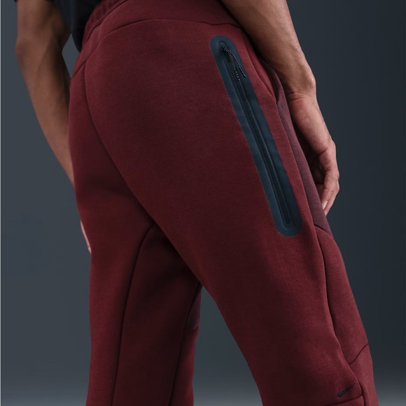 Men's Tech Fleece Tracksuit - Picture 2 of 3